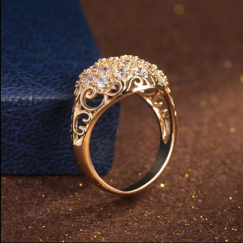 New Women’s Yellow Gold Sapphire Ring 💍 - Picture 4 of 5